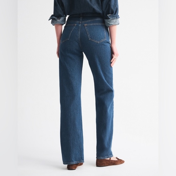 NWOT ABERCROMBIE High Rise 90s Relaxed Jean Short Length - Picture 3 of 5